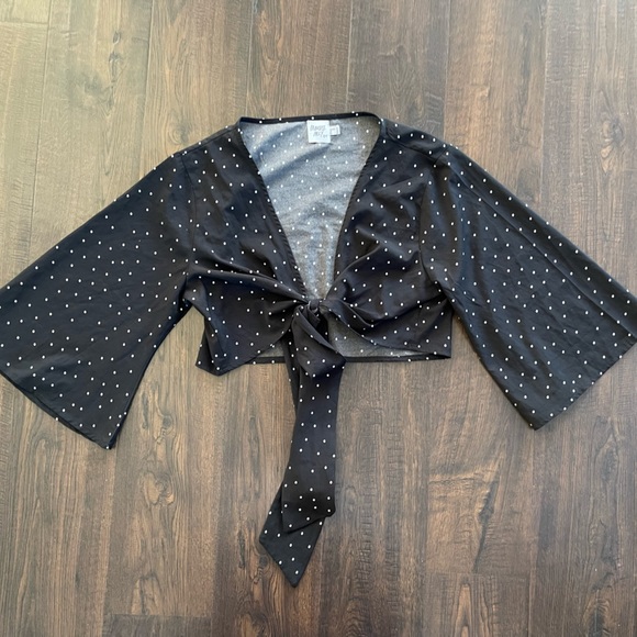 PRINCESS POLLY Black White Polka Dot Tie Front Crop Top Bell Sleeve Size 10 - Picture 5 of 8